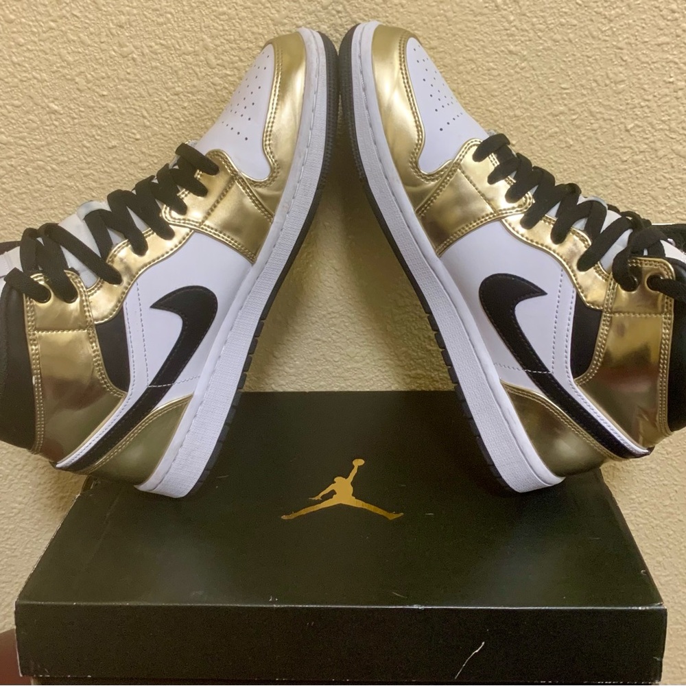 Nike Air Jordan 1 Mid SE "Metallic Gold" - Picture 10 of 16